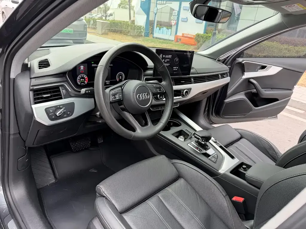 Audi A4L 2022 из CN, фото 2