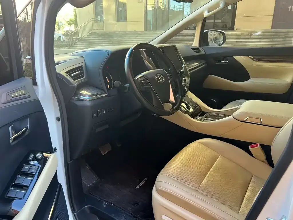 Toyota Vellfire 2022 из CN, фото 4