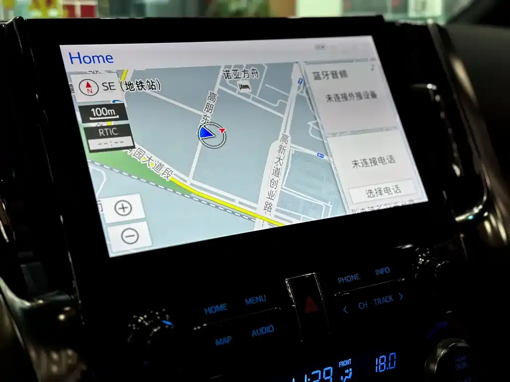 Toyota Alphard — фото 2