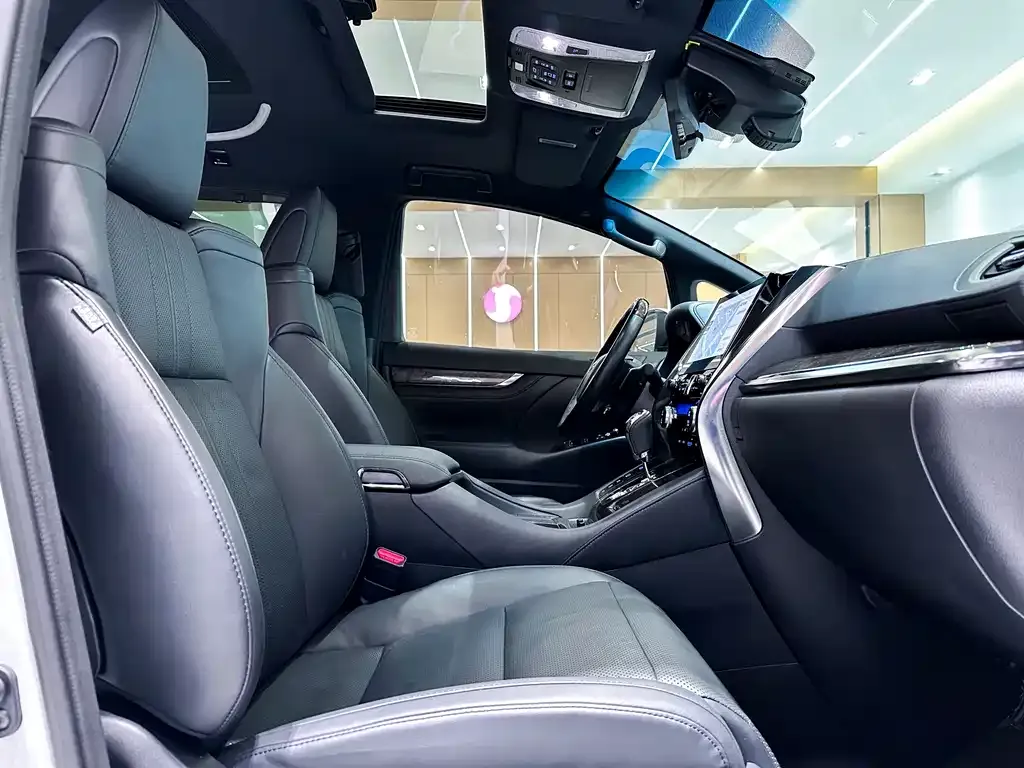 Toyota Alphard — фото 3