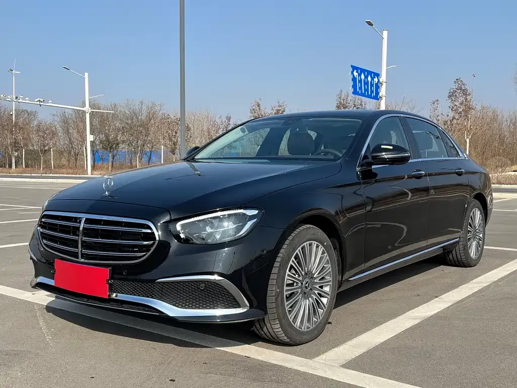 Mercedes-Benz E-Class — фото 1