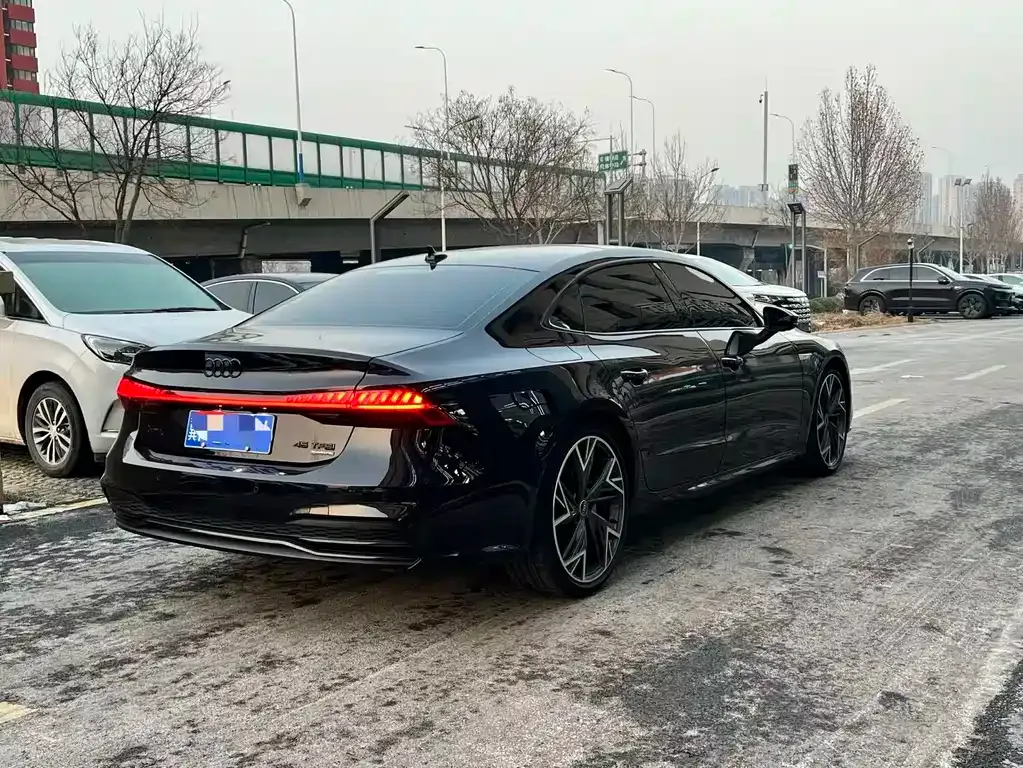 Audi A7L — фото 6