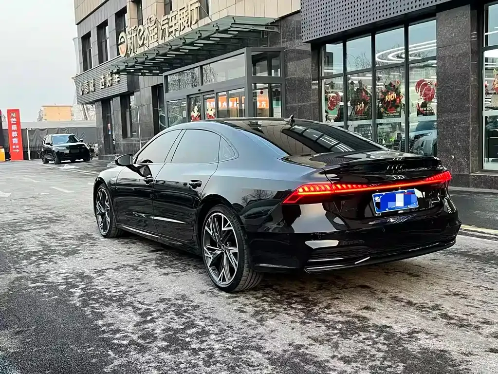 Audi A7L — фото 5