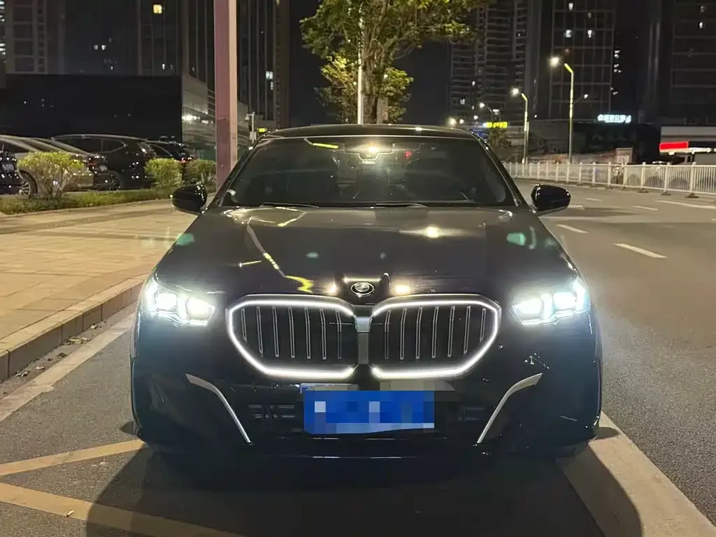 BMW 5 Series 2025 из CN, фото 1