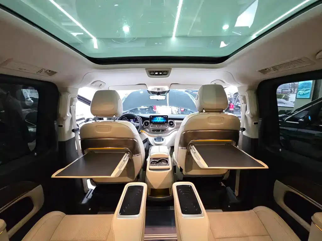 Mercedes-Benz V-Class 2023 из CN, фото 2