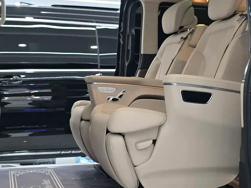 Mercedes-Benz V-Class 2023 из CN, фото 3