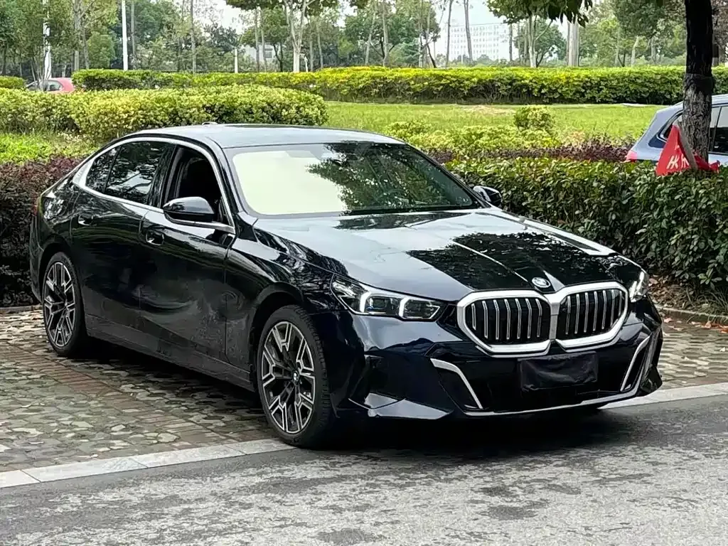 BMW 5 Series — фото 9