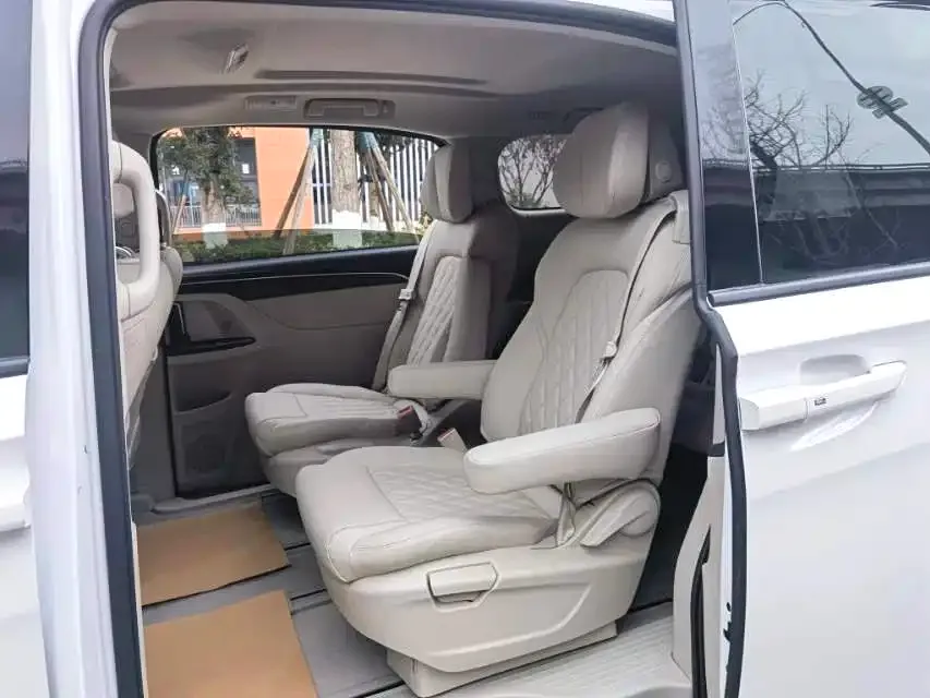 Buick GL8 2021 из CN, фото 2