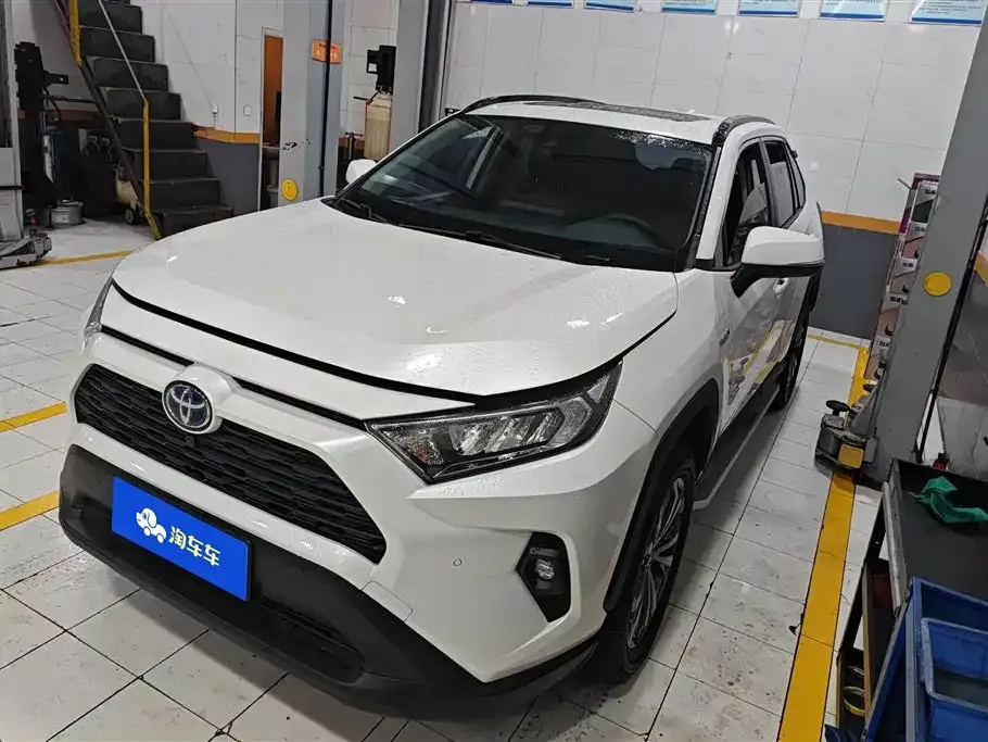 Toyota RAV4 2023 из CN, фото 1