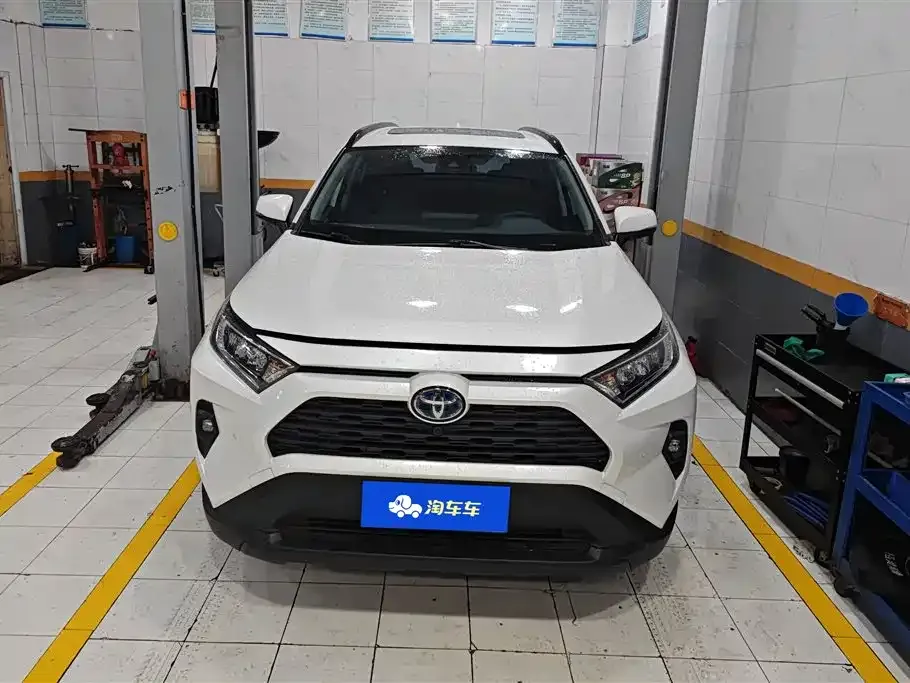 Toyota RAV4 2023 из CN, фото 8