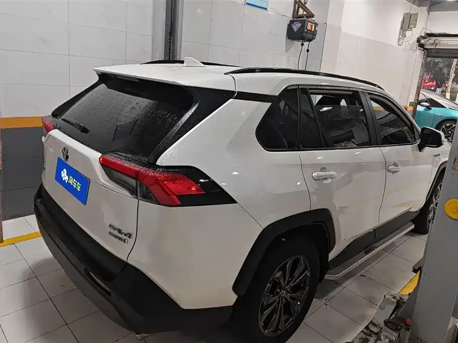 Toyota RAV4 2023 из CN, фото 10