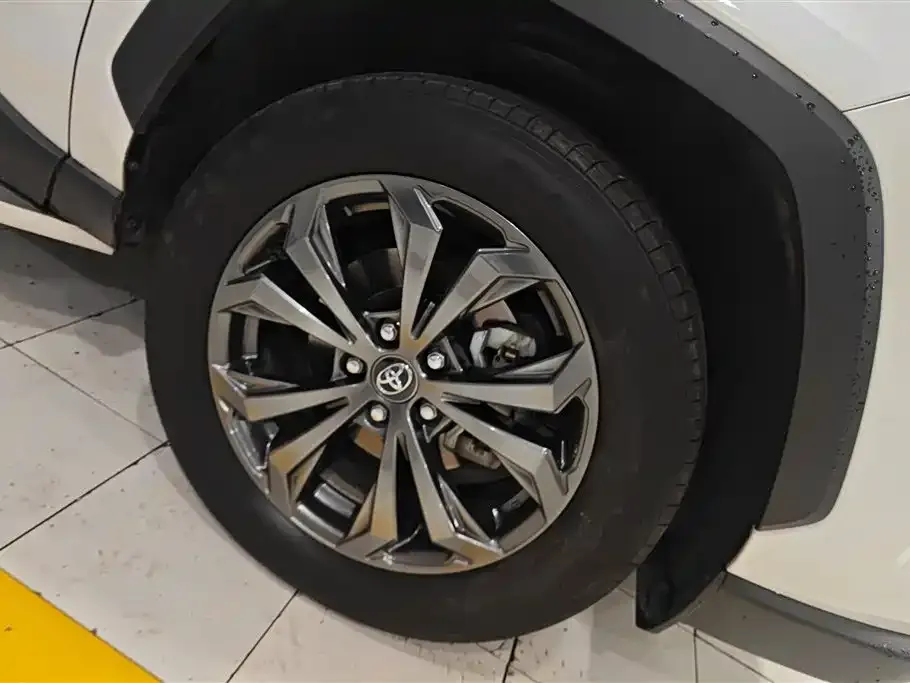 Toyota RAV4 2023 из CN, фото 2