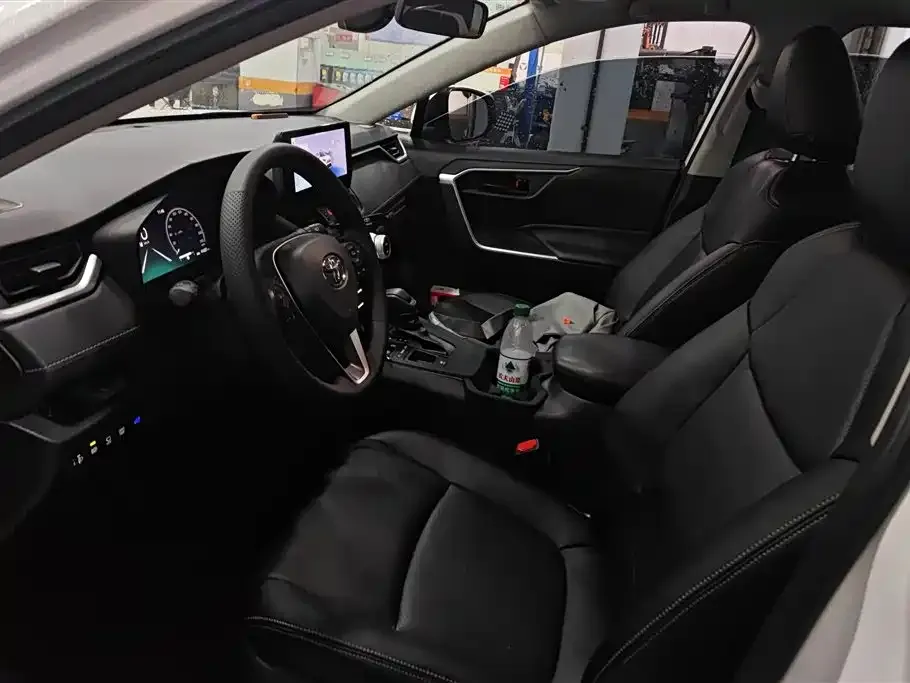 Toyota RAV4 2023 из CN, фото 4