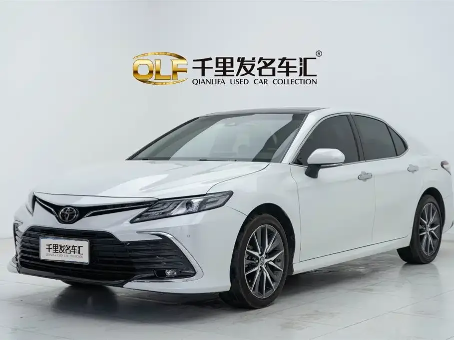 Toyota Camry — фото 6