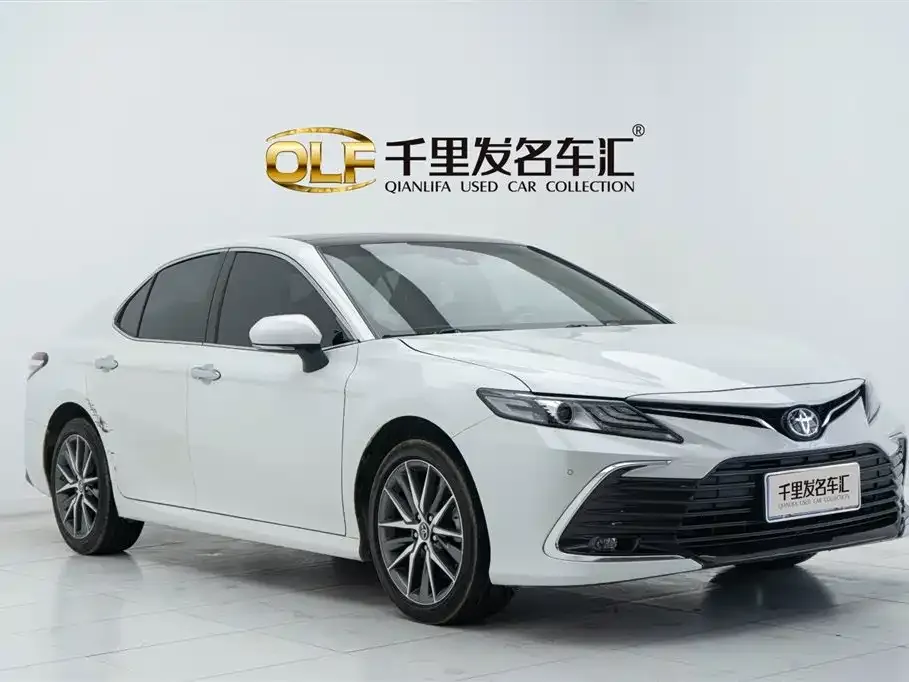 Toyota Camry — фото 2