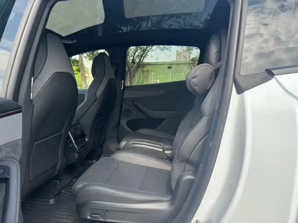 Tesla Model Y L — фото 2
