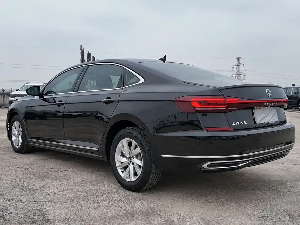 Volkswagen Passat — фото 7