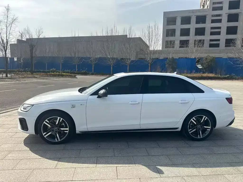 Audi A4L 2022 из CN, фото 5