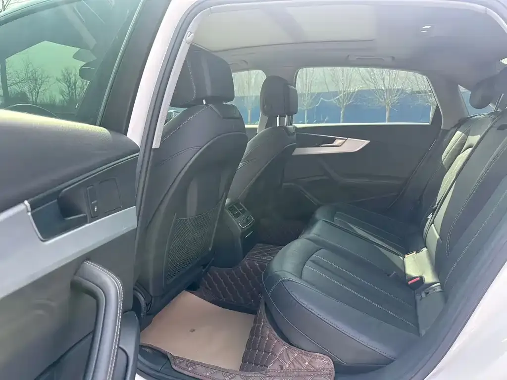 Audi A4L 2022 из CN, фото 3