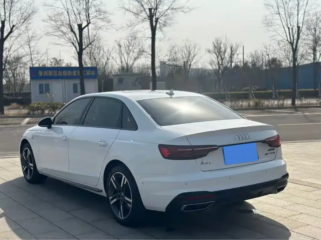 Audi A4L 2022 из CN, фото 8
