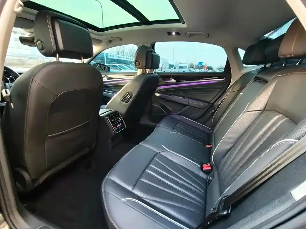 Volkswagen Passat 2024 из CN, фото 2