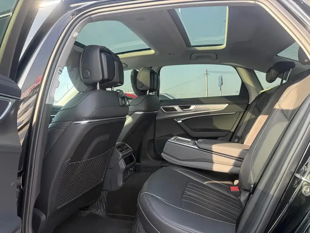 Audi A6L 2024 из CN, фото 2