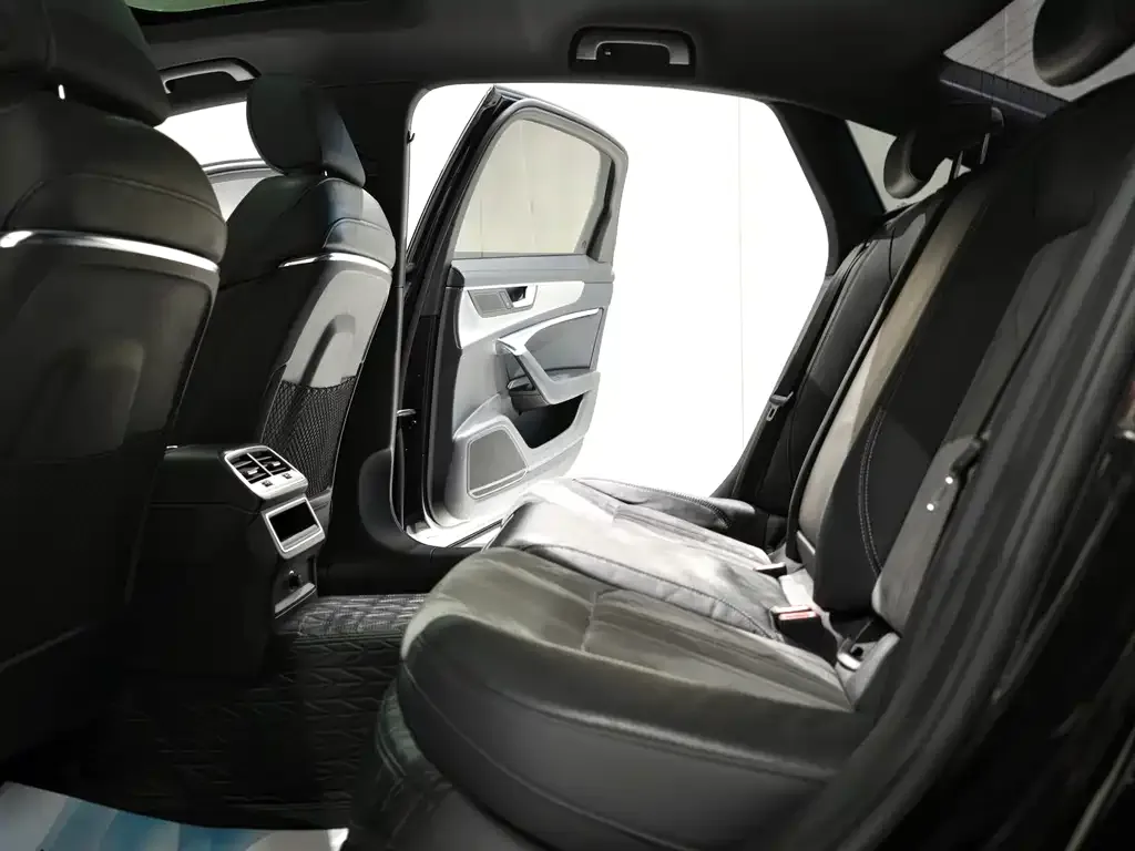 Audi A6L 2021 из CN, фото 6