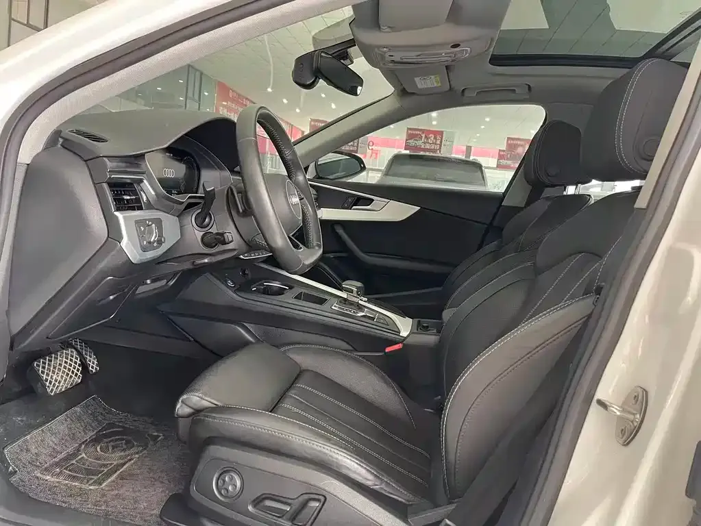 Audi A4L 2021 из CN, фото 6