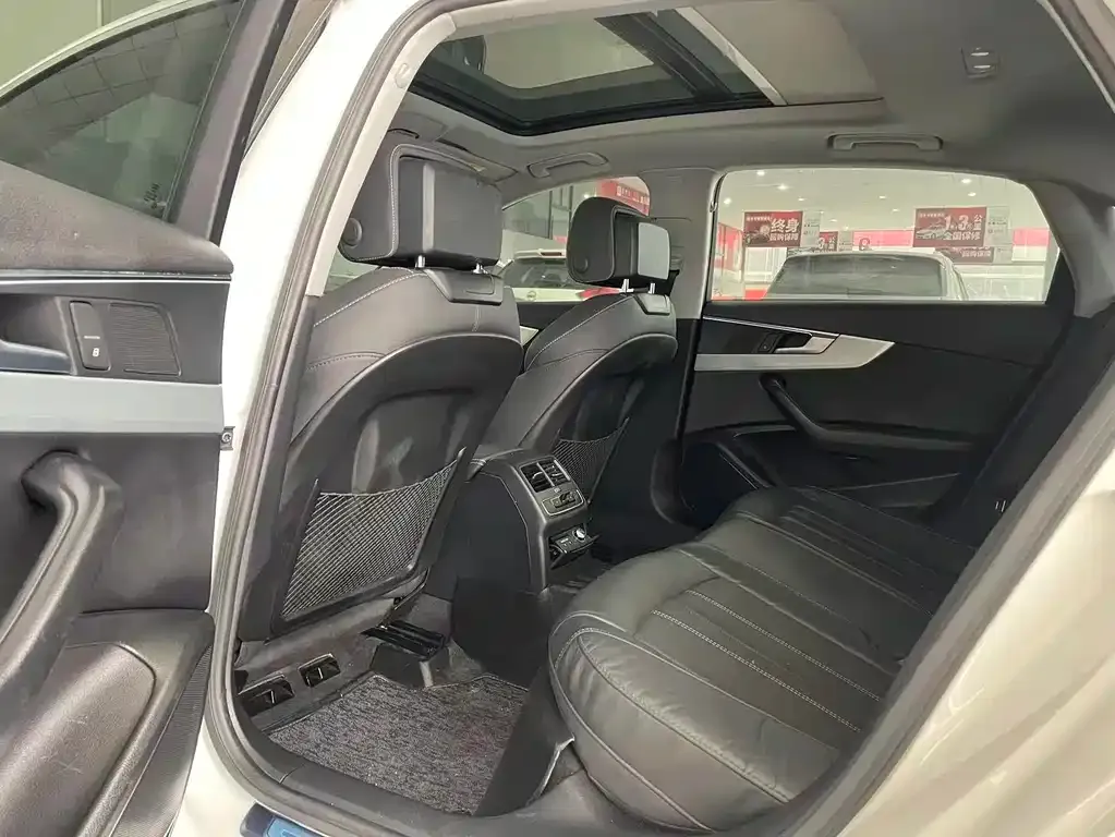 Audi A4L 2021 из CN, фото 9