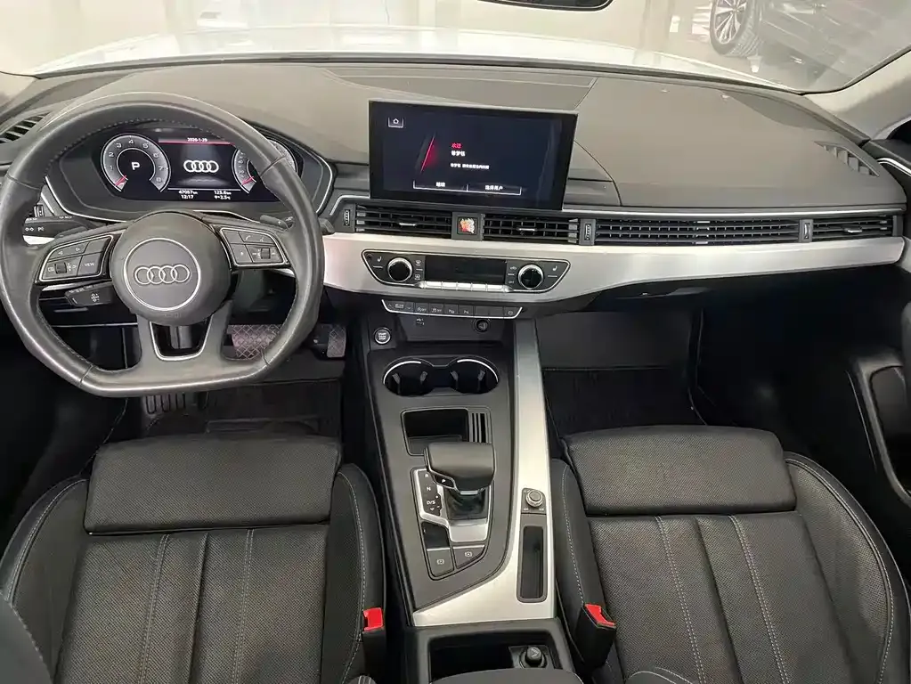 Audi A4L 2021 из CN, фото 5