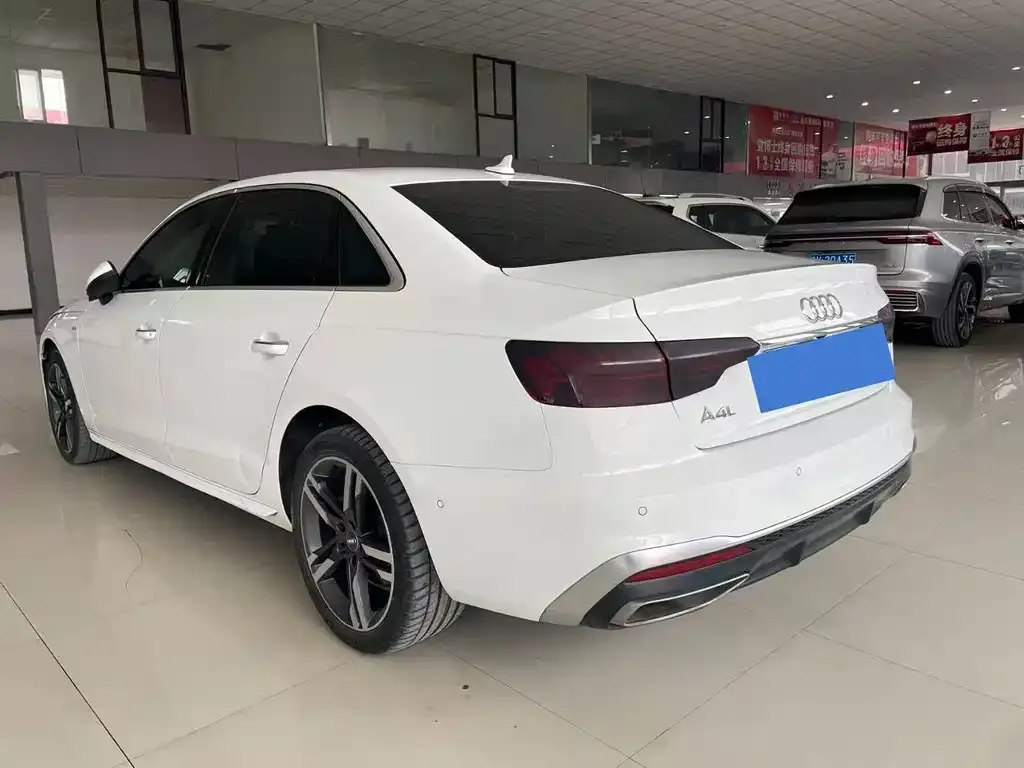 Audi A4L 2021 из CN, фото 2