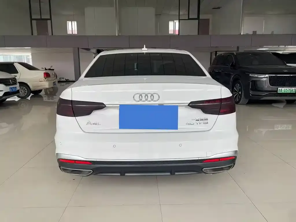Audi A4L 2021 из CN, фото 3