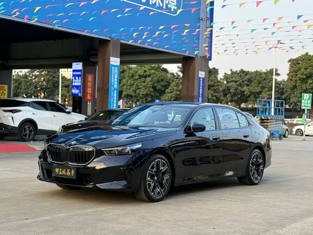 BMW 5 Series — фото 1