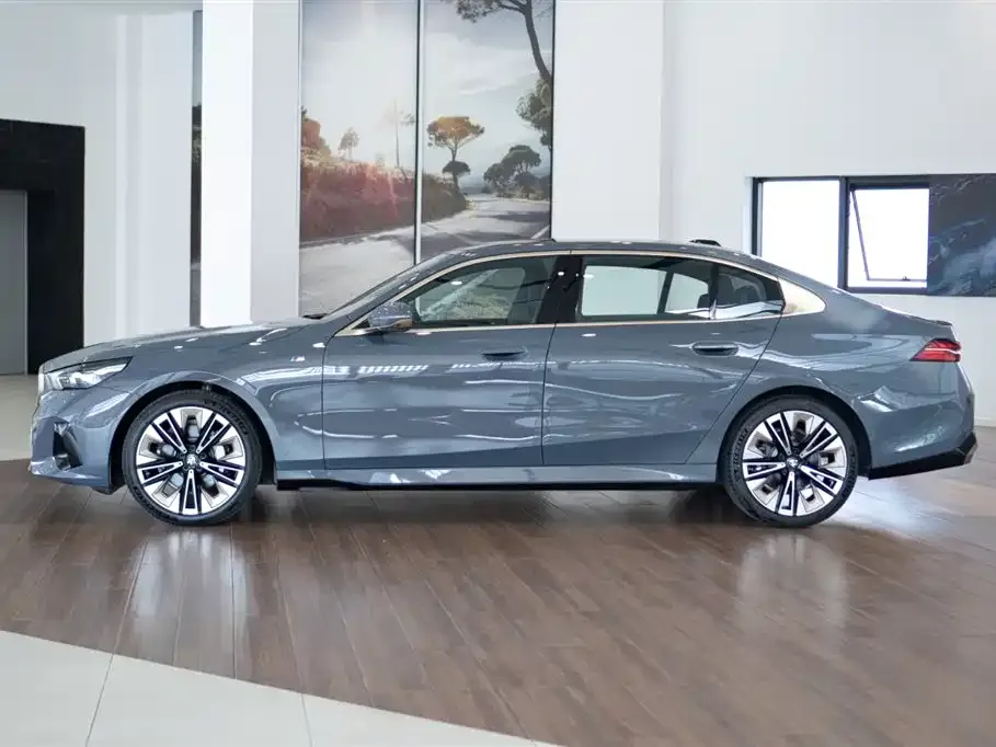 BMW 5 Series 2025 из CN, фото 5