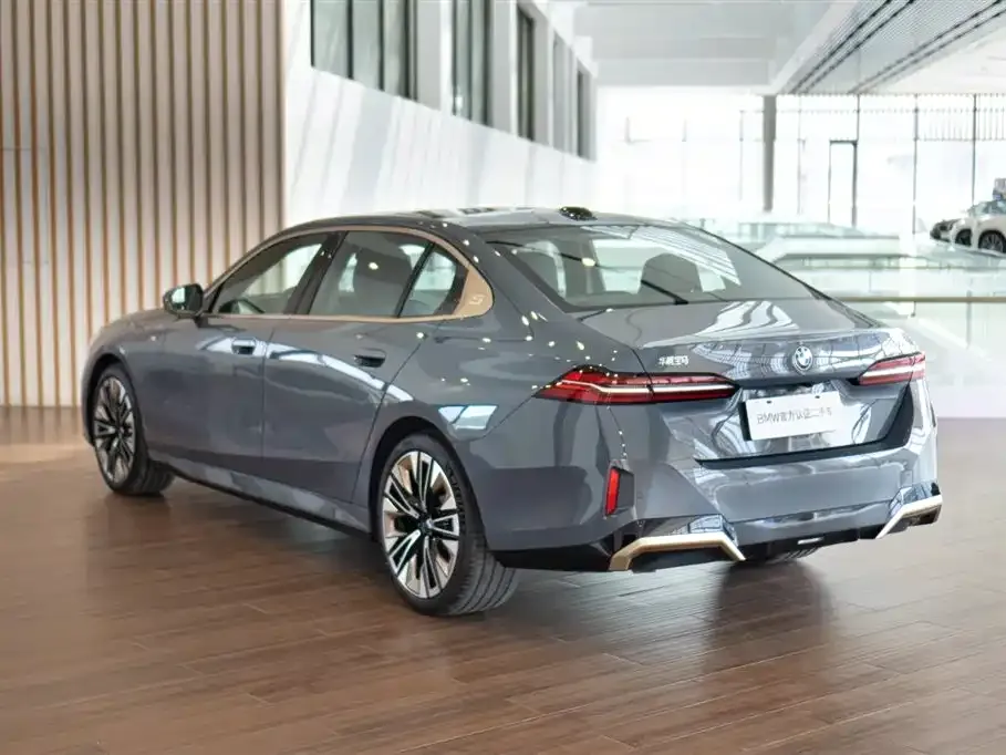 BMW 5 Series 2025 из CN, фото 6