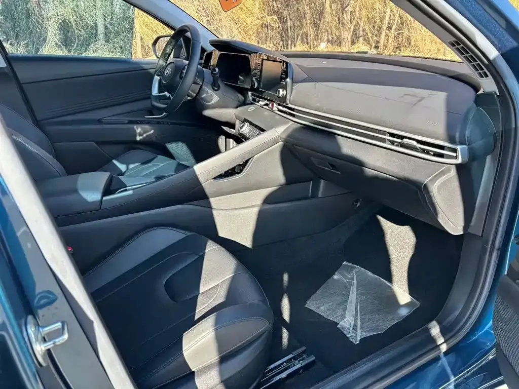 Hyundai Elantra 2022 из CN, фото 5