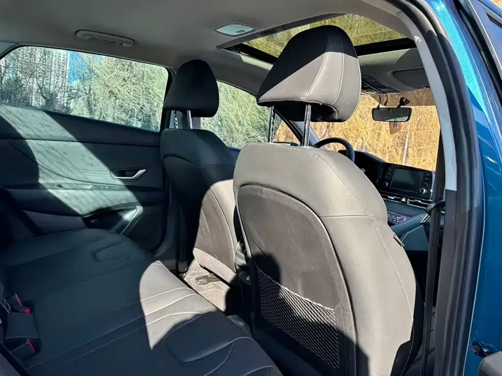 Hyundai Elantra 2022 из CN, фото 4