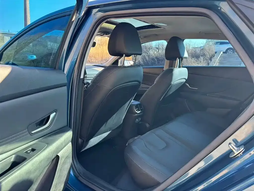 Hyundai Elantra 2022 из CN, фото 3