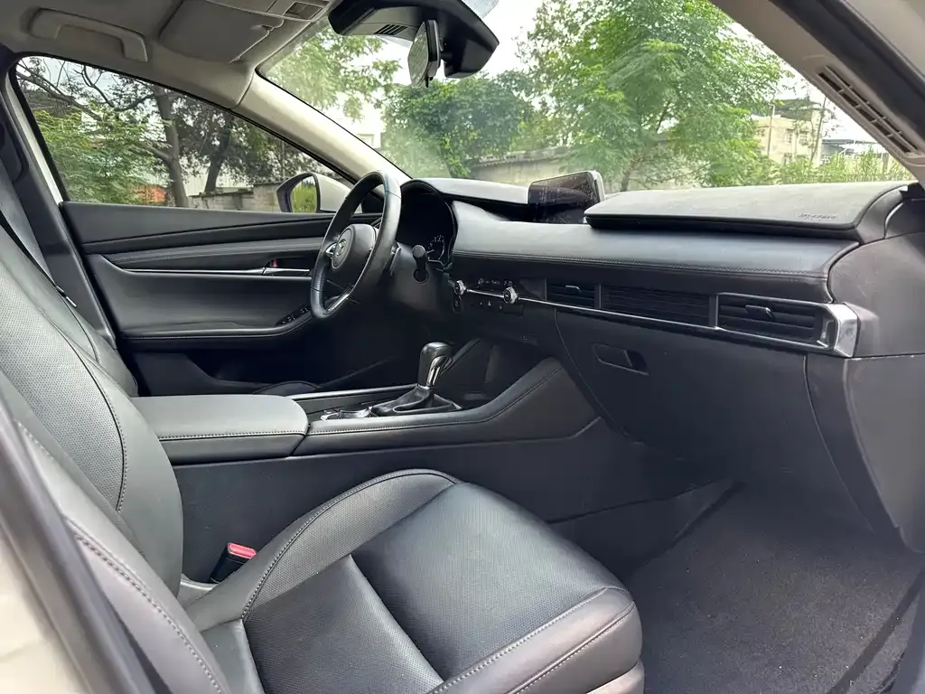 Mazda 3 Axela 2023 из CN, фото 4