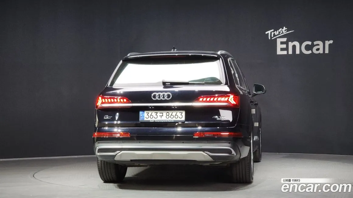 Audi Q7 2021 из KR, фото 4