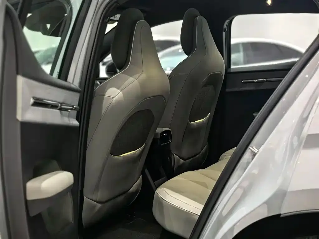 Volvo EX30 2024 из CN, фото 6