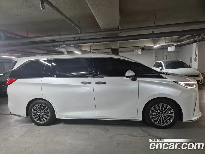 Lexus LM