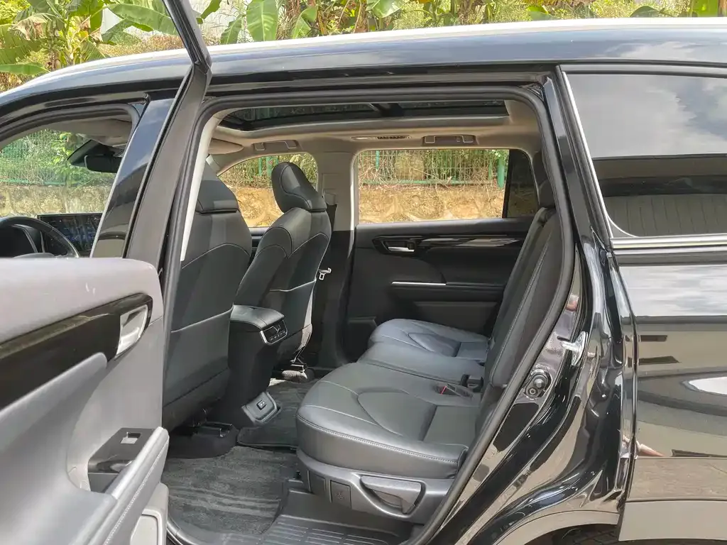 Toyota Highlander 2023 из CN, фото 4