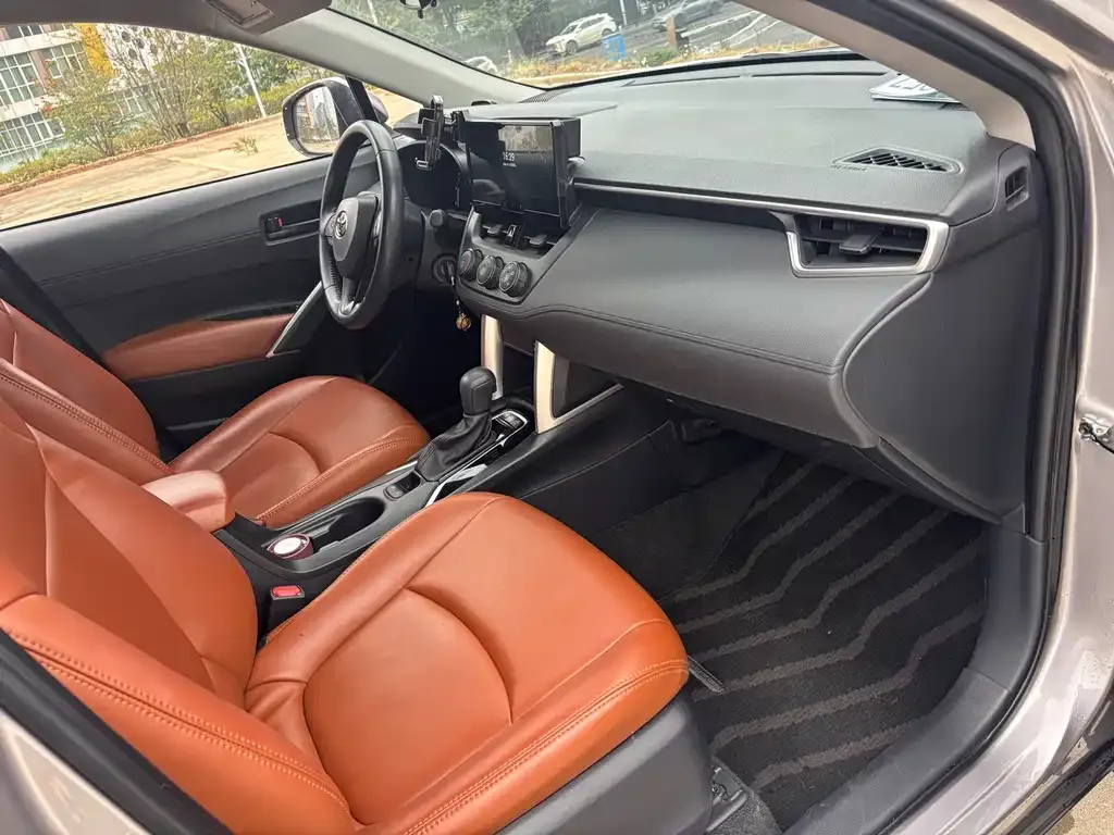 Toyota Corolla Cross 2023 из CN, фото 2