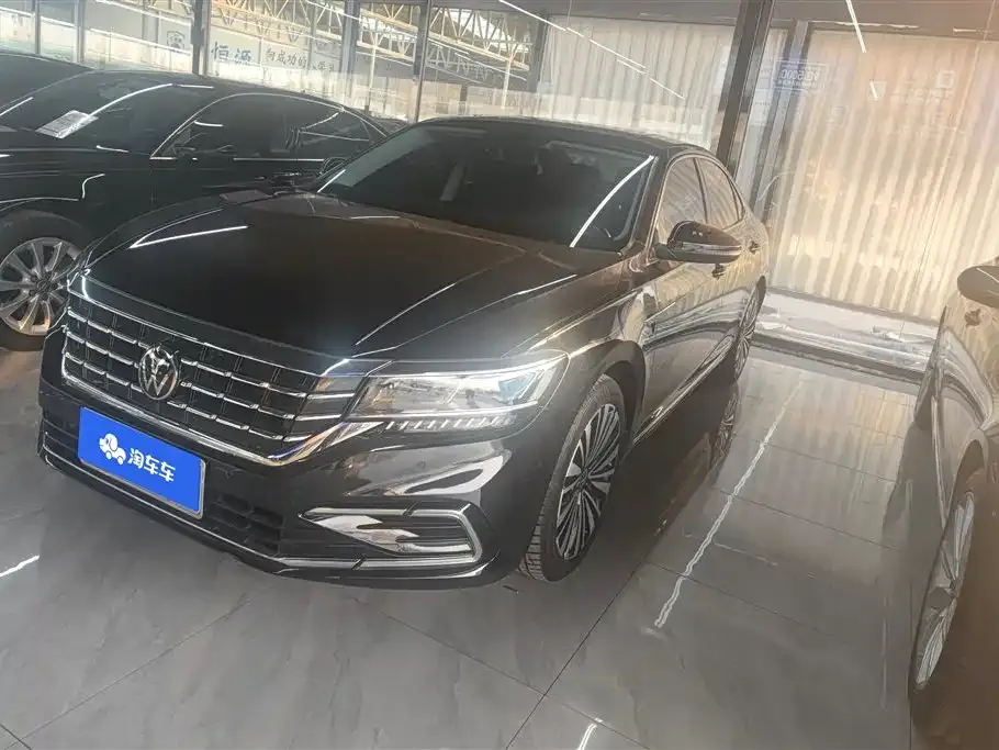 Volkswagen Passat — фото 1