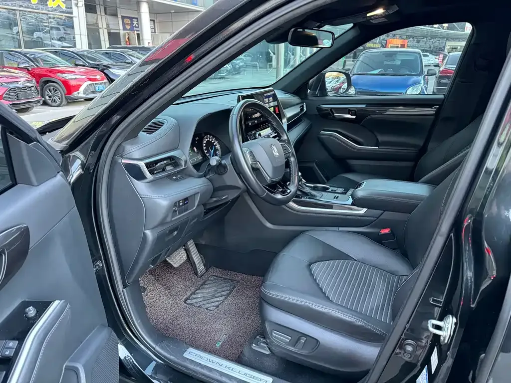 Toyota Crown Kluger 2022 из CN, фото 7