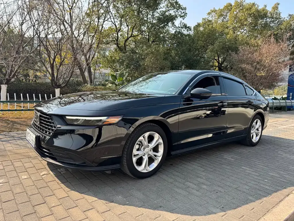 Honda Accord — фото 1