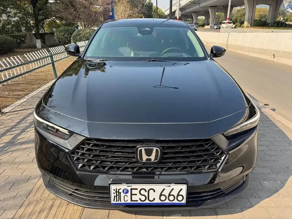 Honda Accord — фото 8