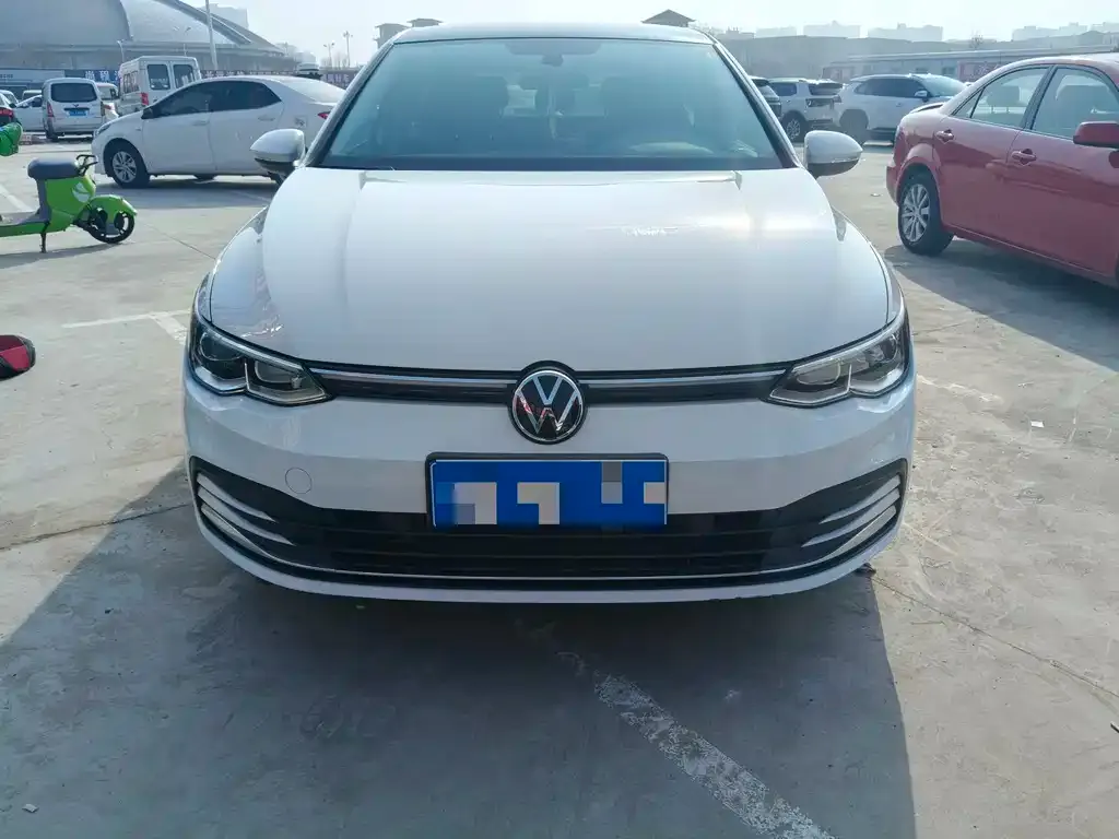 Volkswagen Golf 2023 из CN, фото 2