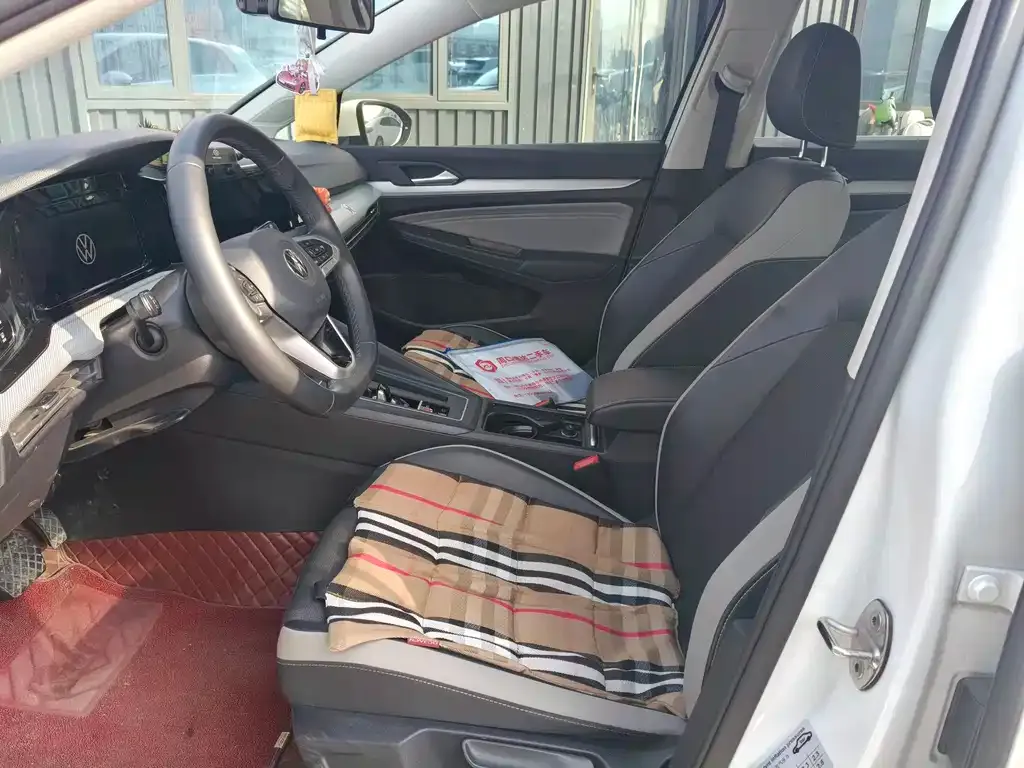 Volkswagen Golf 2023 из CN, фото 6